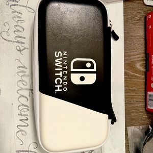 Nintendo switch 7-inch OLED screen with 64 GB system memory.